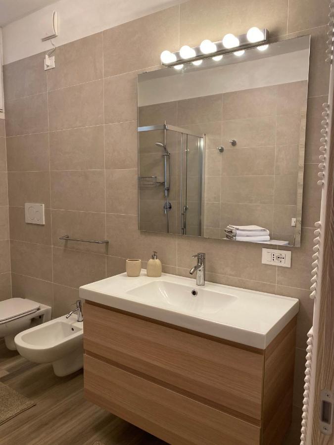 Flowers & Garden Apartment Con Vista Lago Manerba del Garda Exterior foto